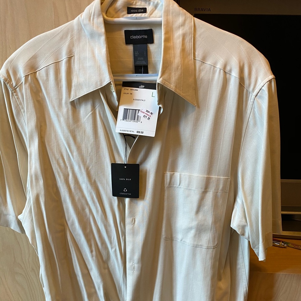 Men’s shirt sleeve button down shirt
